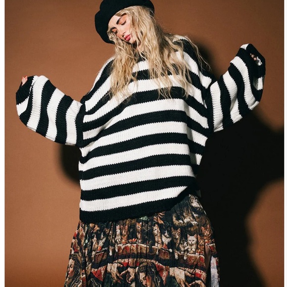 Striped Black and White Oversized Sweater - Picture 3 of 4